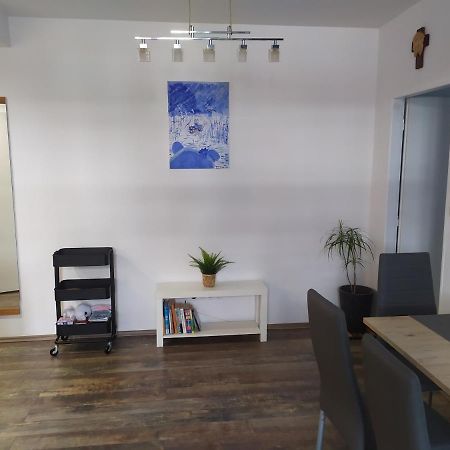 Pisqor Apartment - Self Check-In Bratislava Bagian luar foto