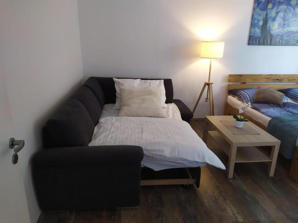 Pisqor Apartment - Self Check-In Bratislava Bagian luar foto