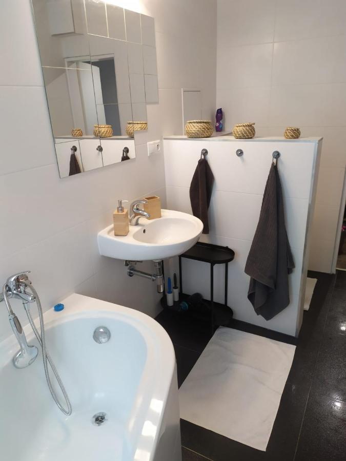 Pisqor Apartment - Self Check-In Bratislava Bagian luar foto