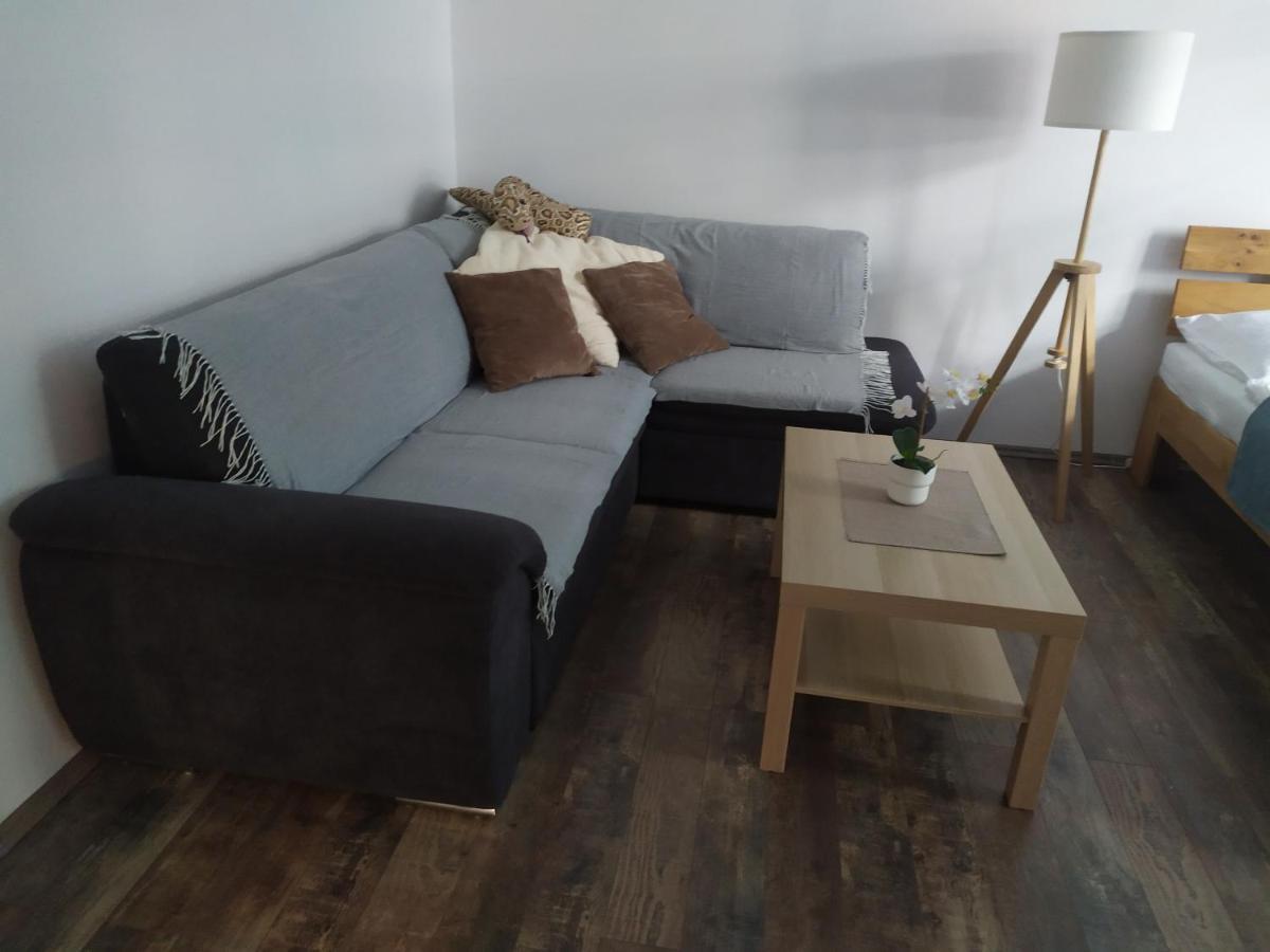 Pisqor Apartment - Self Check-In Bratislava Bagian luar foto