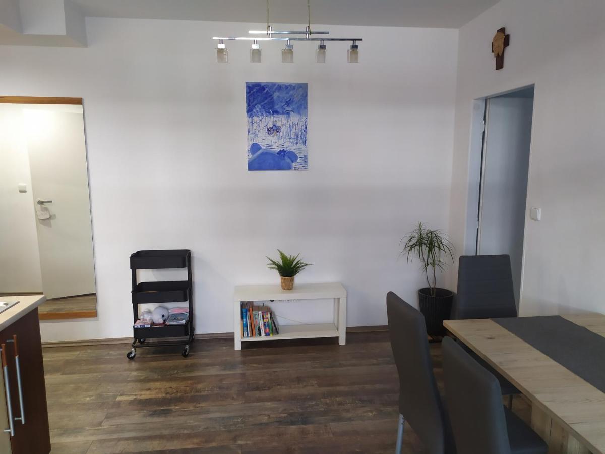 Pisqor Apartment - Self Check-In Bratislava Bagian luar foto