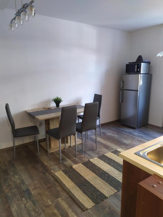 Pisqor Apartment - Self Check-In Bratislava Bagian luar foto