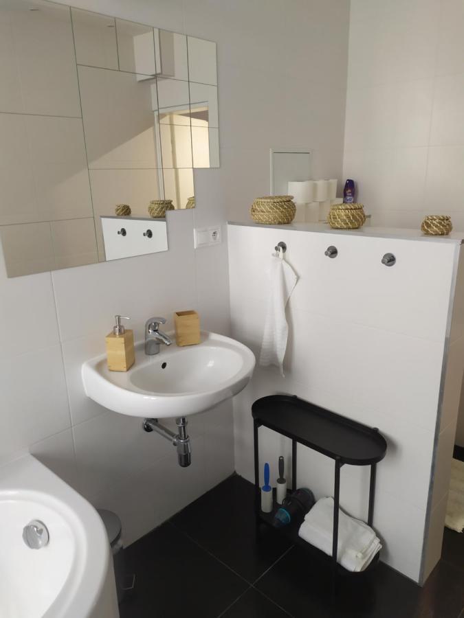 Pisqor Apartment - Self Check-In Bratislava Bagian luar foto
