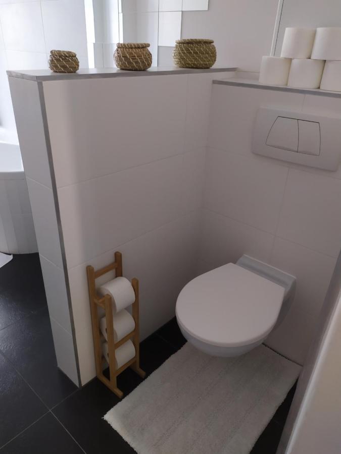 Pisqor Apartment - Self Check-In Bratislava Bagian luar foto